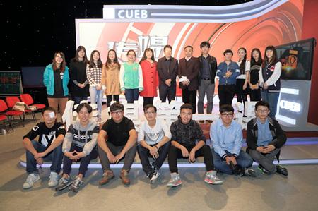 乱交
老师与导演组学生合影_副本.jpg